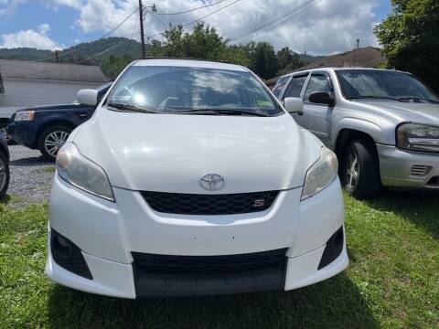 2010 Toyota Matrix for sale at BSA Pre-Owned Autos LLC in Hinton WV