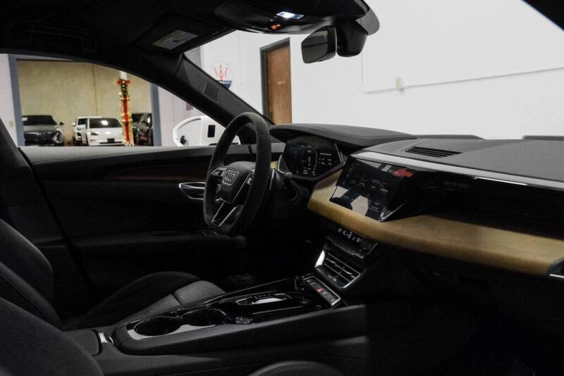 2022 Audi e-tron GT quattro Premium Plus