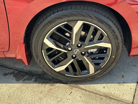 2025 Nissan Versa SR