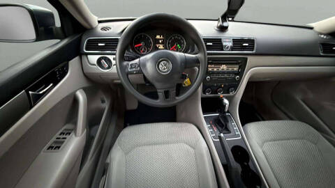 2014 Volkswagen Passat 1.8T S PZEV