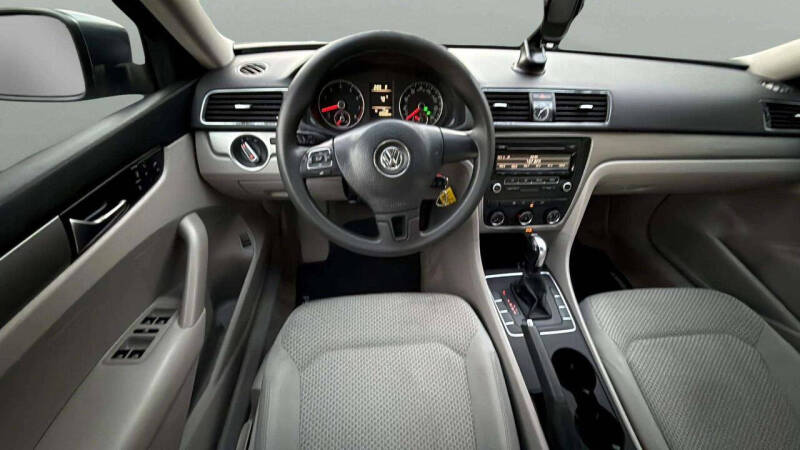 2014 Volkswagen Passat 1.8T S PZEV