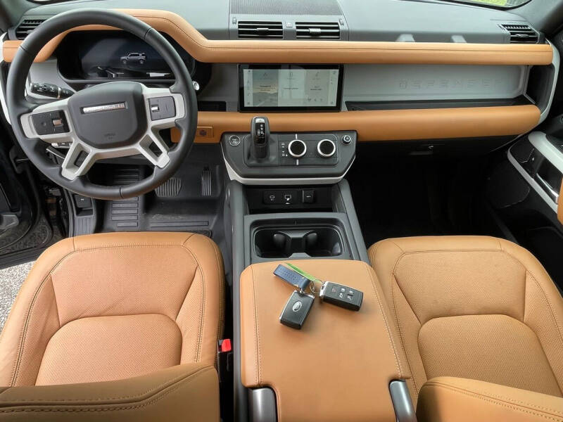 2023 Land Rover Defender 110 SE