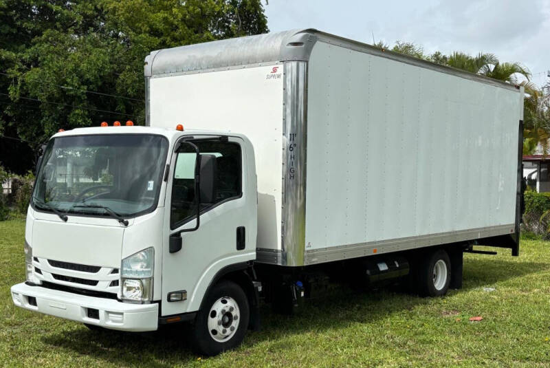 2018 Isuzu NPR HD's photo