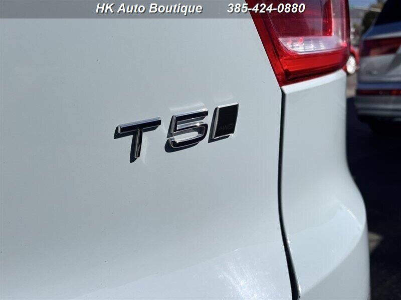 2019 Volvo XC40 T5 Momentum