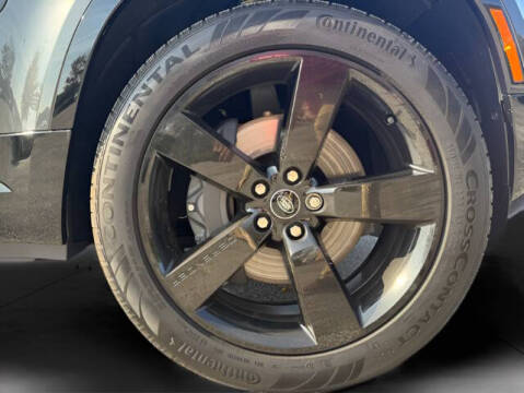 2025 Land Rover Defender 130 P400 X-Dynamic SE