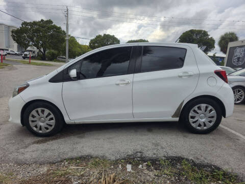 2015 Toyota Yaris 5-Door SE