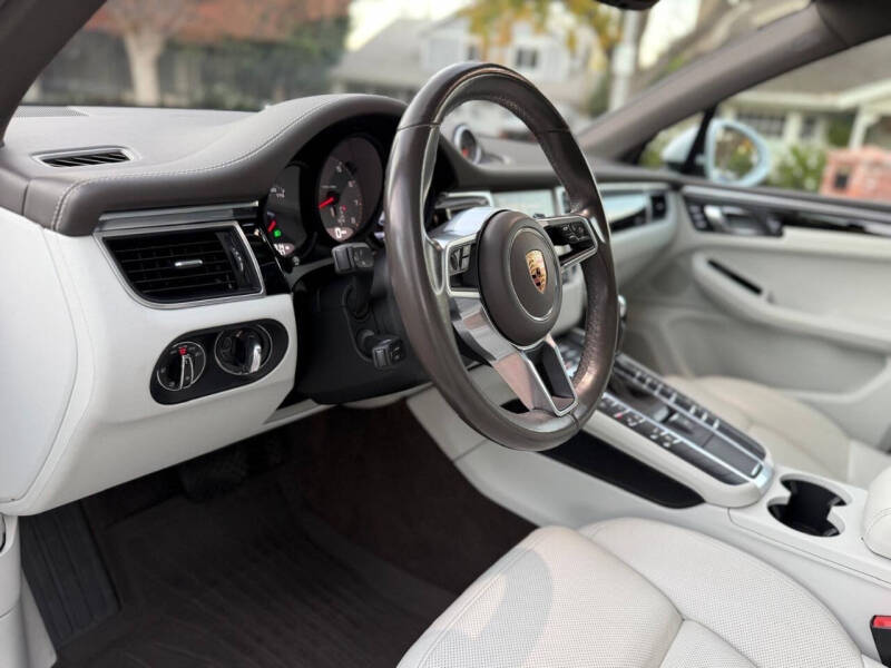 2017 Porsche Macan S