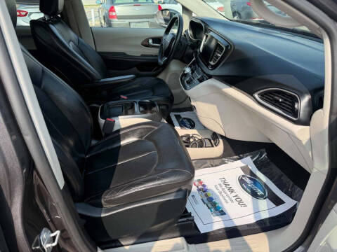2017 Chrysler Pacifica Touring-L