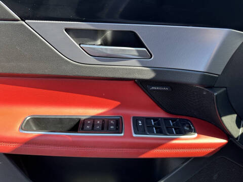 2016 Jaguar XF R-Sport