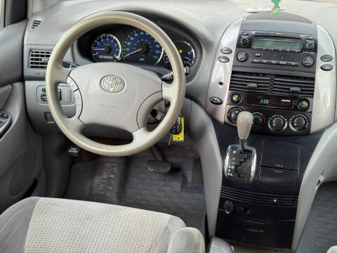 2010 Toyota Sienna LE 7-Passenger