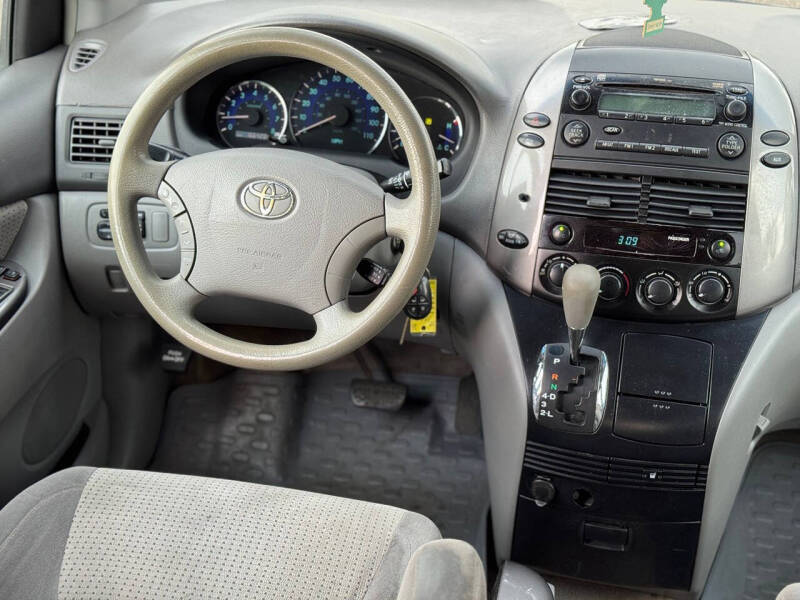 2010 Toyota Sienna LE 7-Passenger