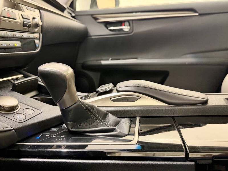 2018 Lexus ES 300h