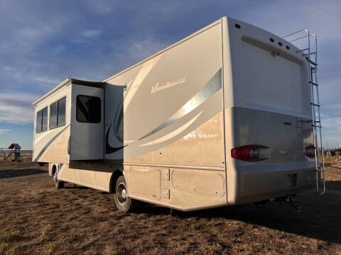 2005 Workhorse Hurricane