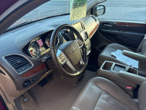 2011 Chrysler Town and Country Touring-L