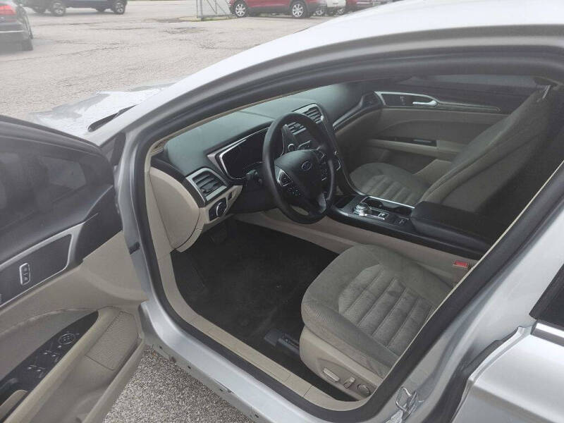 2017 Ford Fusion SE