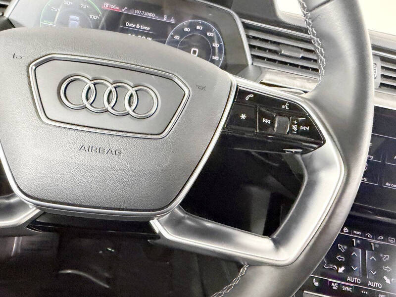 2023 Audi e-tron quattro Premium