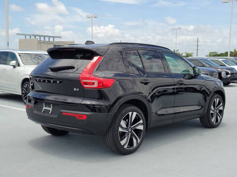 2026 Volvo XC40 B4 Plus