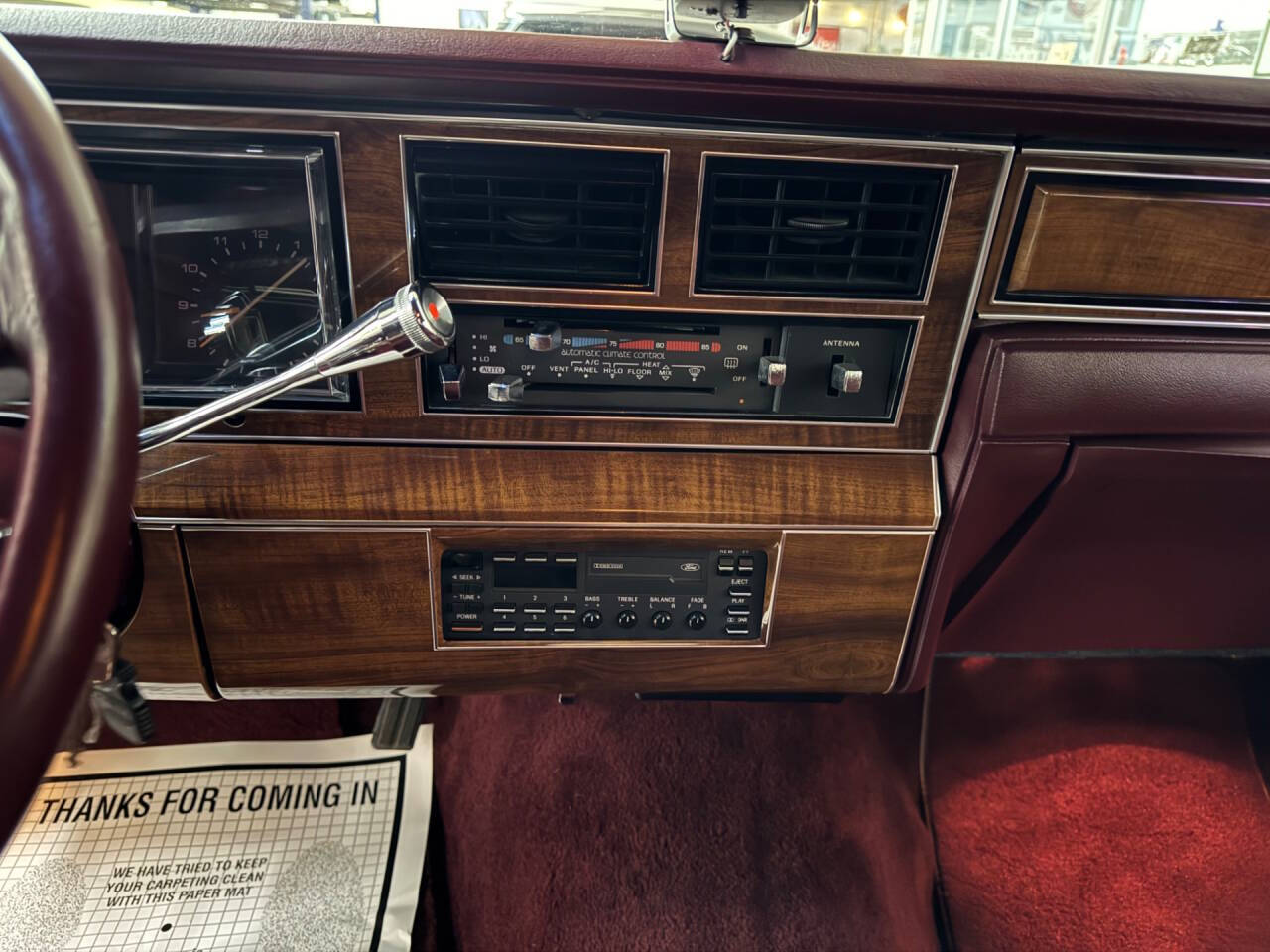 1989 Lincoln Town Car 29