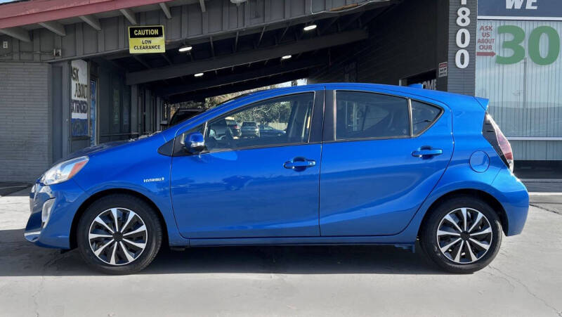 2015 Toyota Prius c Two photo 10