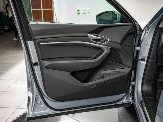 2021 Audi e-tron quattro Premium