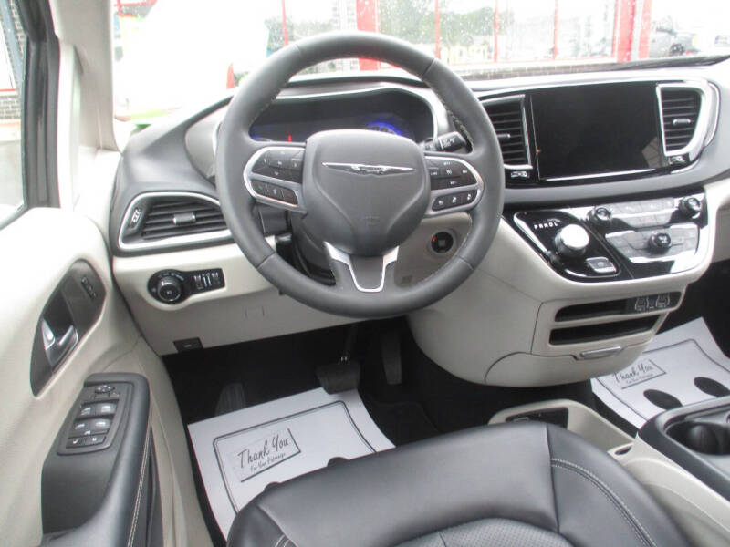 2023 Chrysler Pacifica Touring L