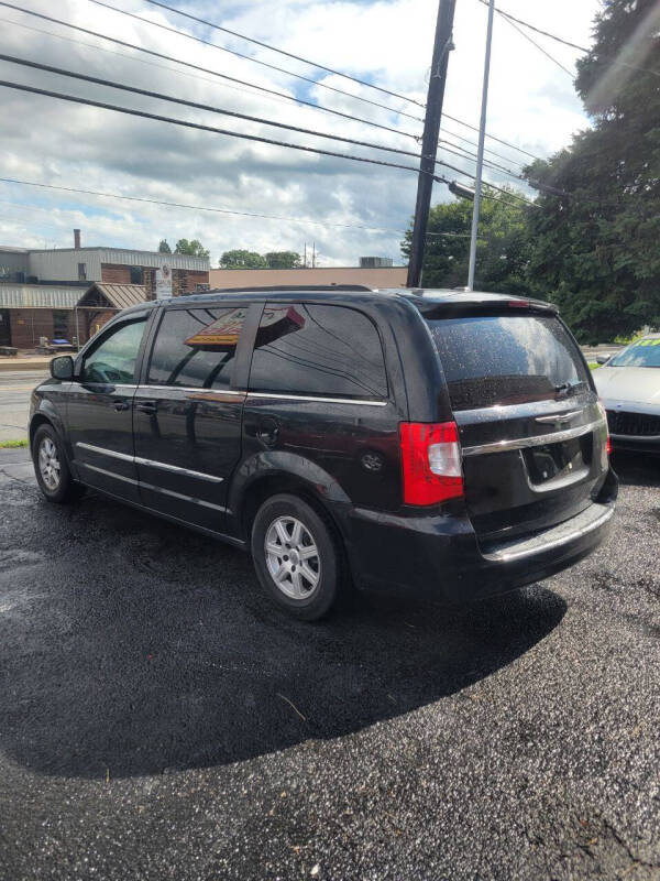 2012 Chrysler Town & Country Touring photo 6