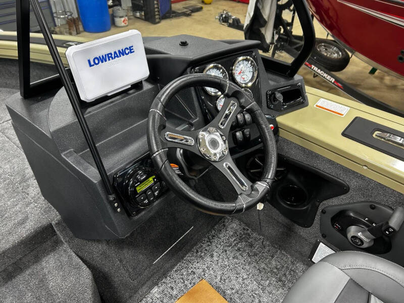 2026 Tracker TARGA 18 WT