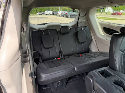 2017 Chrysler Pacifica Touring-L