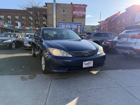 2005 Toyota Camry LE V6