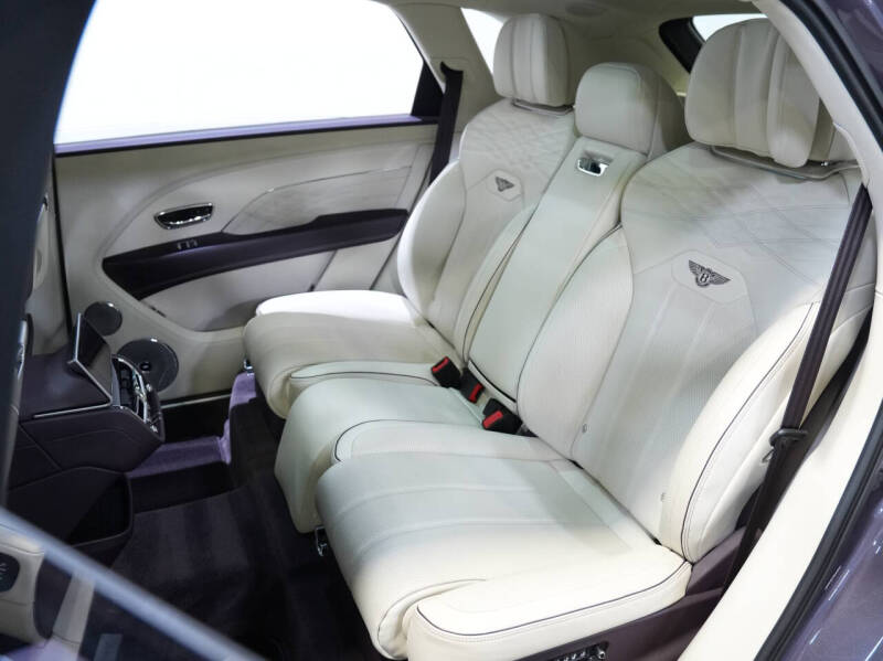 2023 Bentley Bentayga EWB