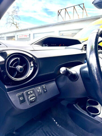2016 Toyota Prius c Four