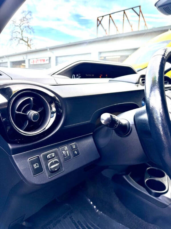 2016 Toyota Prius c Four