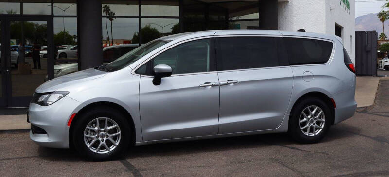 2023 Chrysler Voyager LX