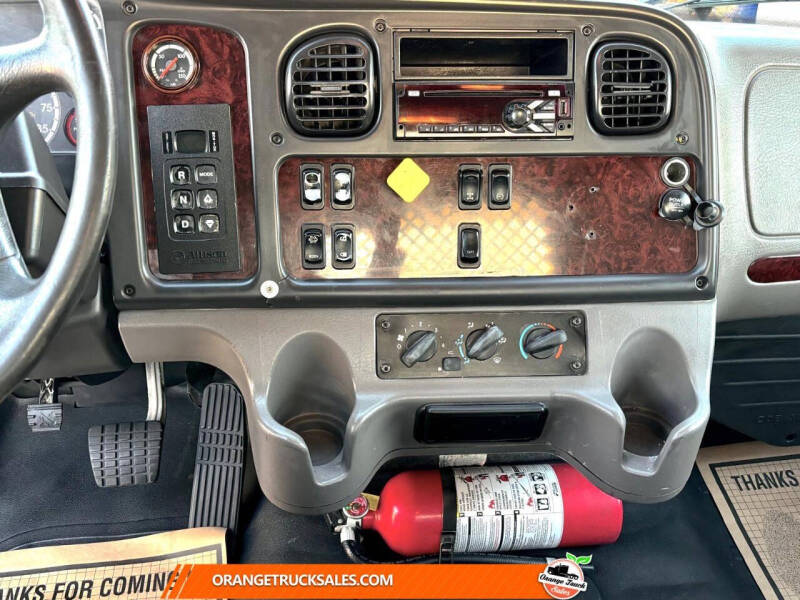 2019 Freightliner M2 106