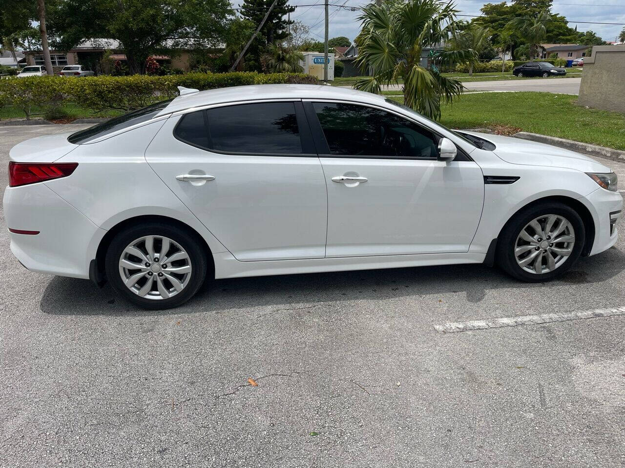 2015 KIA Optima Sedan - $11,995