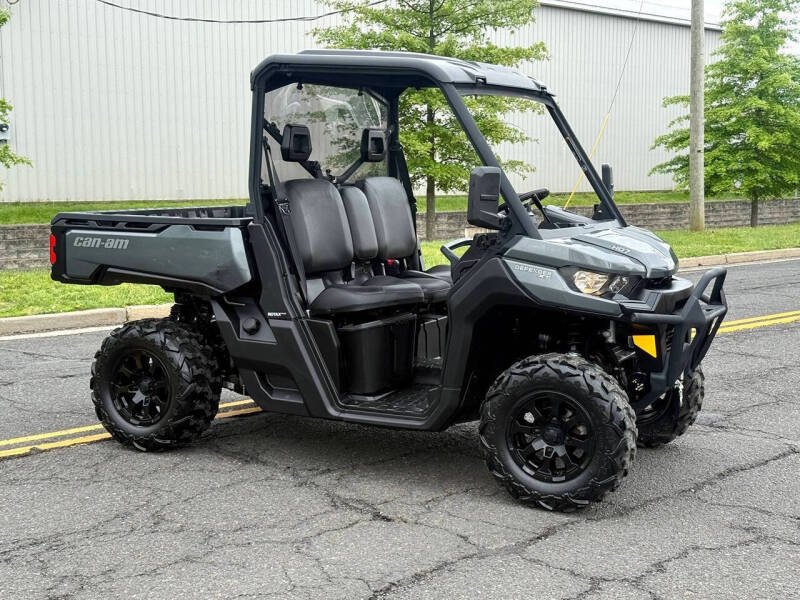 2024 Can-Am Defender HD7