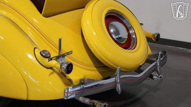 1935 Ford Deluxe