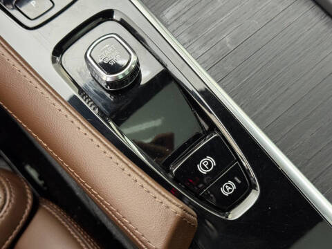 2023 Volvo XC90 Recharge T8 Ultimate Dark Theme