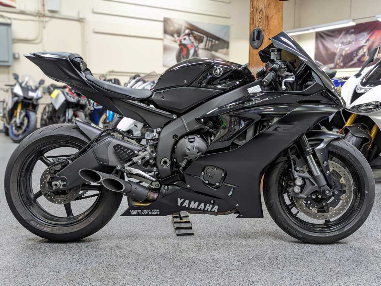 Yamaha r6 store black 2020