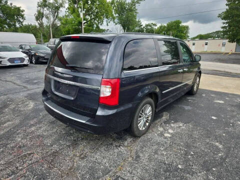 2013 Chrysler Town and Country Touring-L
