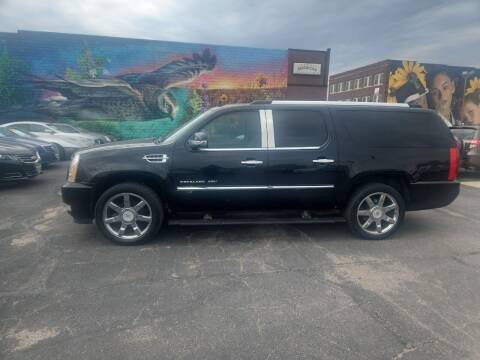 2008 Cadillac Escalade ESV for sale at RIVERSIDE AUTO SALES in Sioux City IA