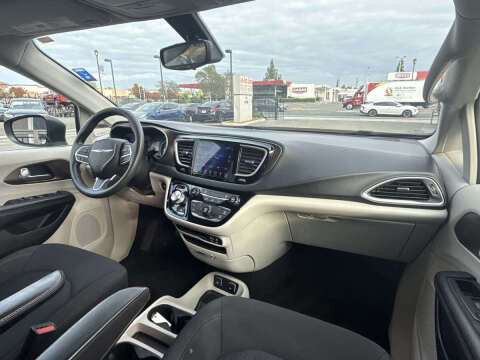 2017 Chrysler Pacifica Touring