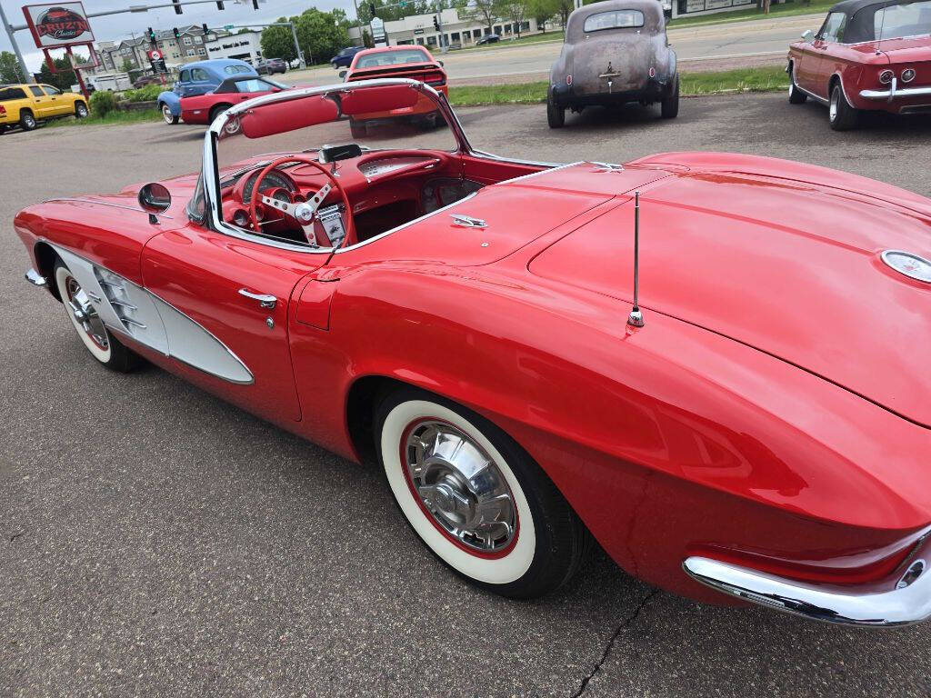 1961 Chevrolet Corvette 33