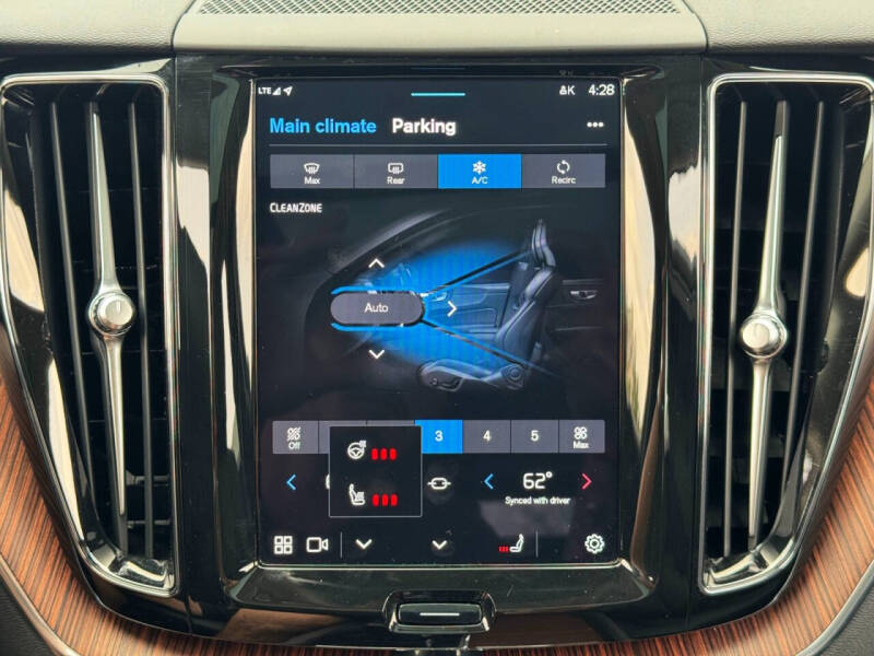 2024 Volvo XC60 B5 Plus Dark Theme