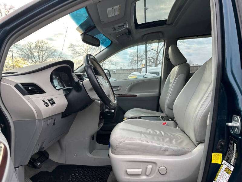 2012 Toyota Sienna