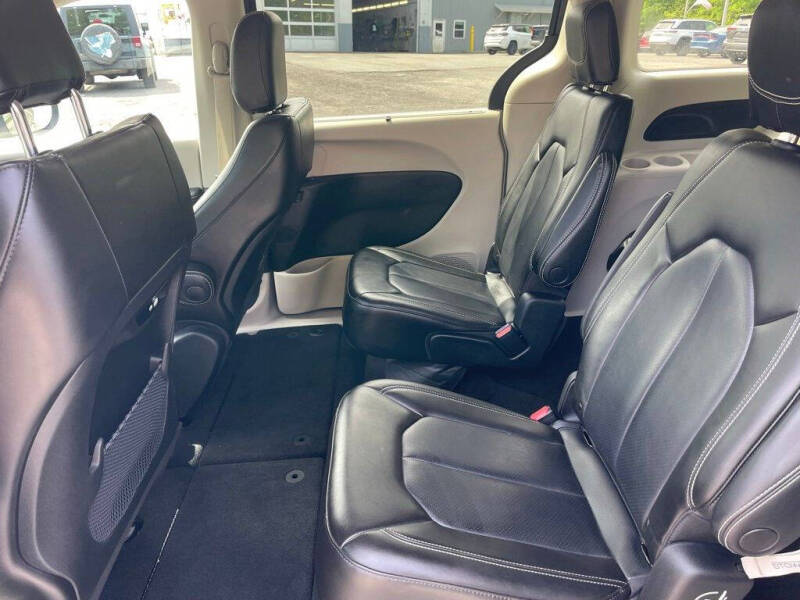 2023 Chrysler Pacifica Touring L