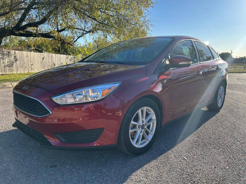 2016 Ford Focus SE's photo