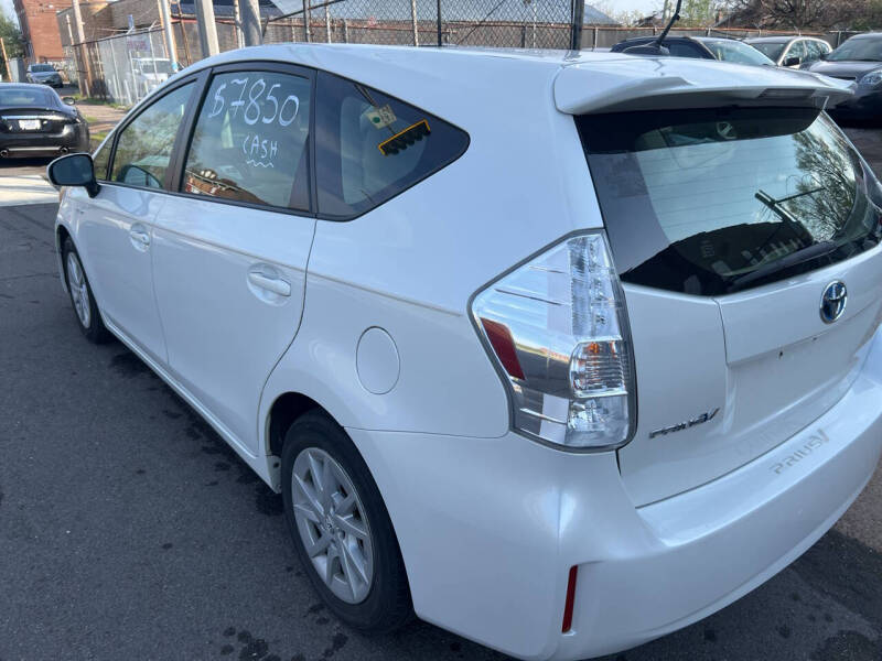 2013 Toyota Prius v Five