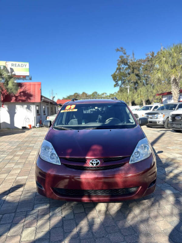 2009 Toyota Sienna CE's photo