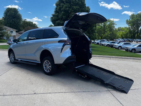2025 Toyota Sienna LE 8-Passenger